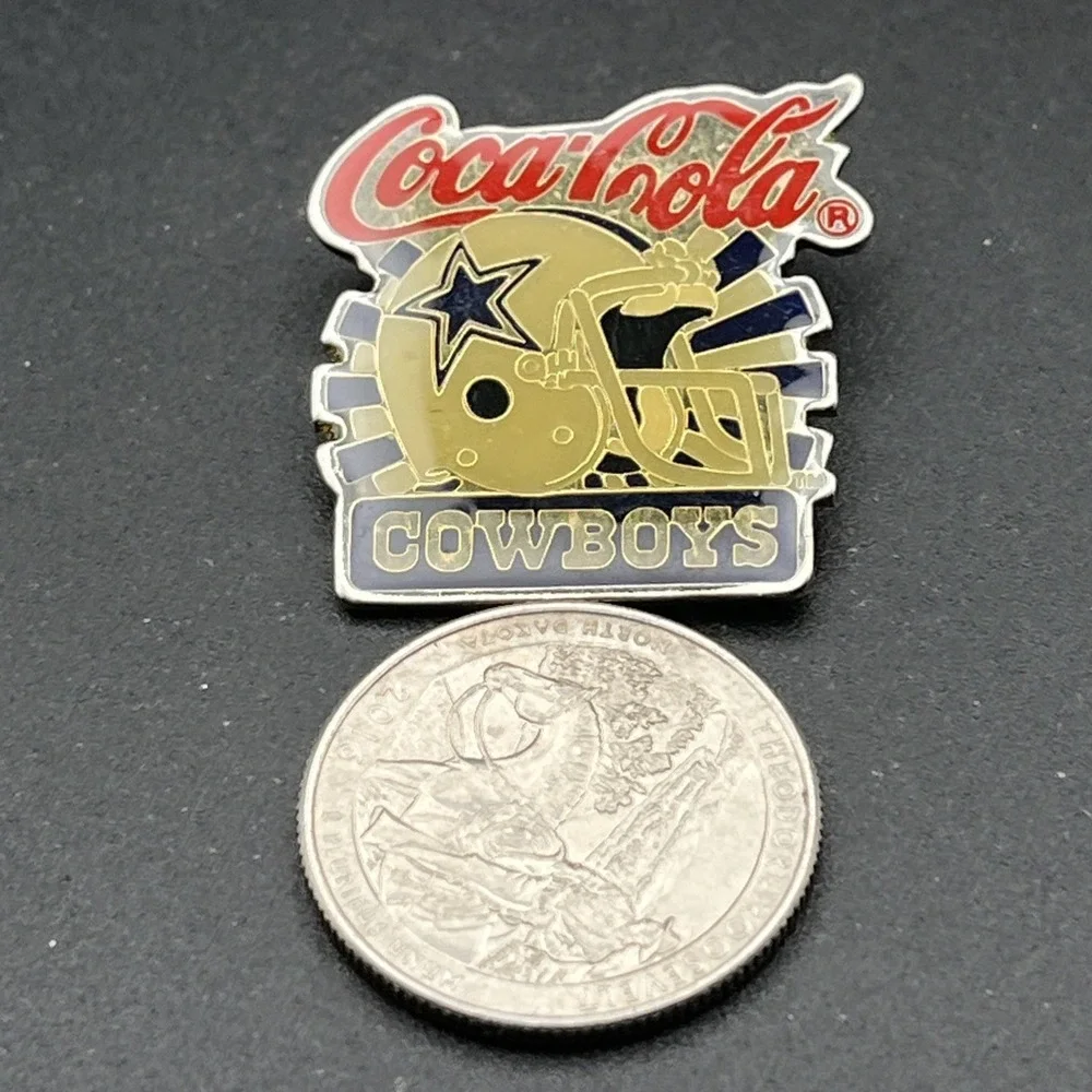 Vintage‎ Coca-Cola Coke Dallas Cowboys Helmet NFL Football Lapel Hat Pin